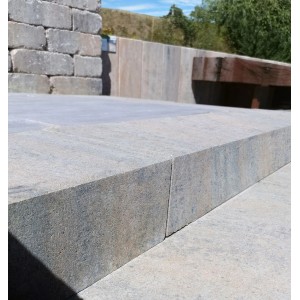 Diephaus Blockstufe Limos Muschelkalk, gestrahlter Beton für Treppen und Podeste im Außenbereich.