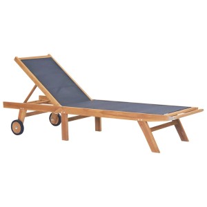 Klappbare Teak Sonnenliege mit Rädern und Textilene-Bespannung.