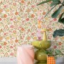 ESTAhome Vliestapete mit Blumenmuster in Rosa, Grün, Gelb und Orange.