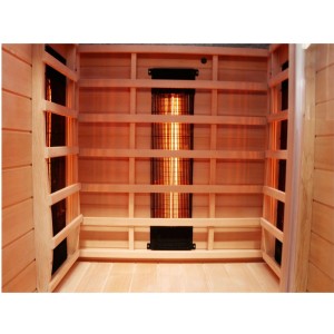 Innenansicht der Dewello Infrarotkabine Milton mit Vollspektrum- und Karbonstrahler aus Hemlockholz.
