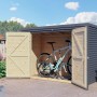 Anthrazitfarbener Bertilo Gartenschrank Box Bike (103x207cm) mit geöffneten Türen und Fahrrädern darin.