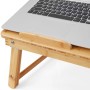 Songmics Laptoptisch aus Bambus, naturfarben, mit Laptop. Ideal als Schreibtisch-Zubehör.