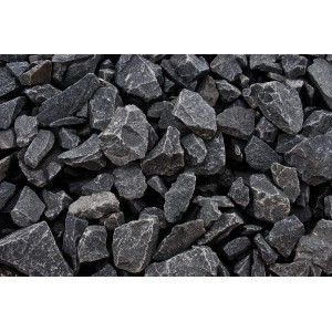 Schwarzer Basaltbruch 25-50mm, ideal für Gartenwege und Gabionenfüllung.