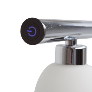 Detailaufnahme: 5-flammige LED-Pendelleuchte Tonja, Chrom/Weiß, mit Touchdimmer.