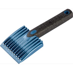 Blauer Eiskratzer mit Thermogriff für Autoscheiben im Winter.