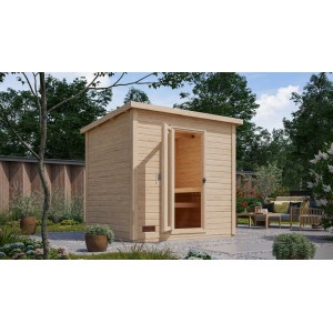 Karibu Saunahaus Arvi 3 Set mit 9 kW Ofen, naturbelassen, mit geöffneter Tür im Garten.