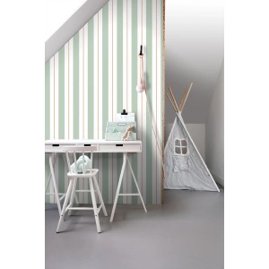 ESTAhome Vliestapete mit mintgrünen, weißen und terrakotta Streifen in modernem Kinderzimmer mit Schreibtisch.