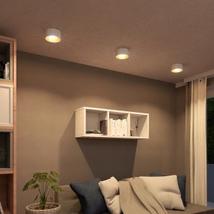 Weiße LED Deckenlampen (OLINO) mit wechselbaren Fronten (Gold/Silber) im Wohnraum.