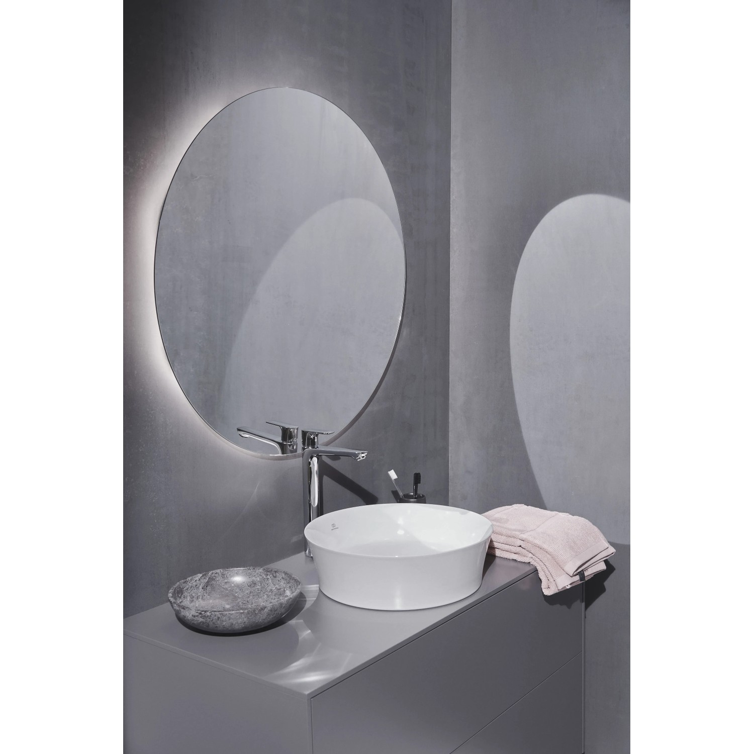 Ideal Standard CAir BlueStart Waschtischarmatur Chrom mit verlängertem Sockel.