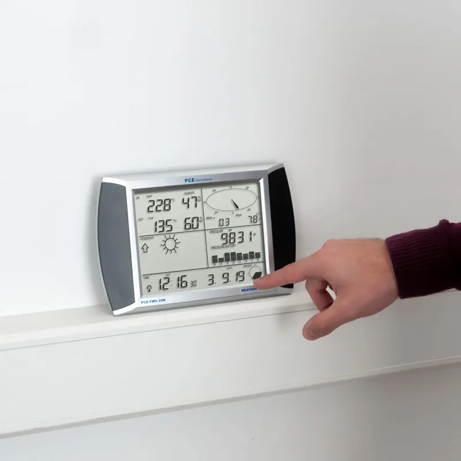 PCE Instruments Wetterstation FWS 20N 2 mit Touchscreen und Außensensor.