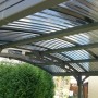 Palram Atlas Carport mit Bogendach, Aluminium, Basaltgrau, 495x288 cm. Detailansicht der Dachkonstruktion.