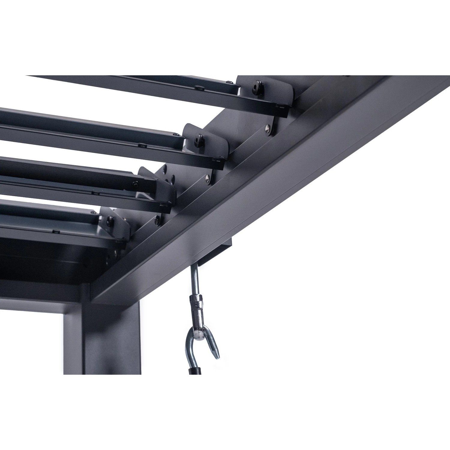 Detailansicht der grauen, bioklimatischen Cazeboo Piana Pergola mit Lamellen und Kurbel.