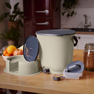 Skaza Bokashi Essential Starterset in Cremeweiß, Küchenkomposter mit Zubehör für die Fermentation.