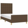 Dunkelbraunes Stoff-Bettgestell 80x200 cm mit Kopfteil im Schlafzimmer.