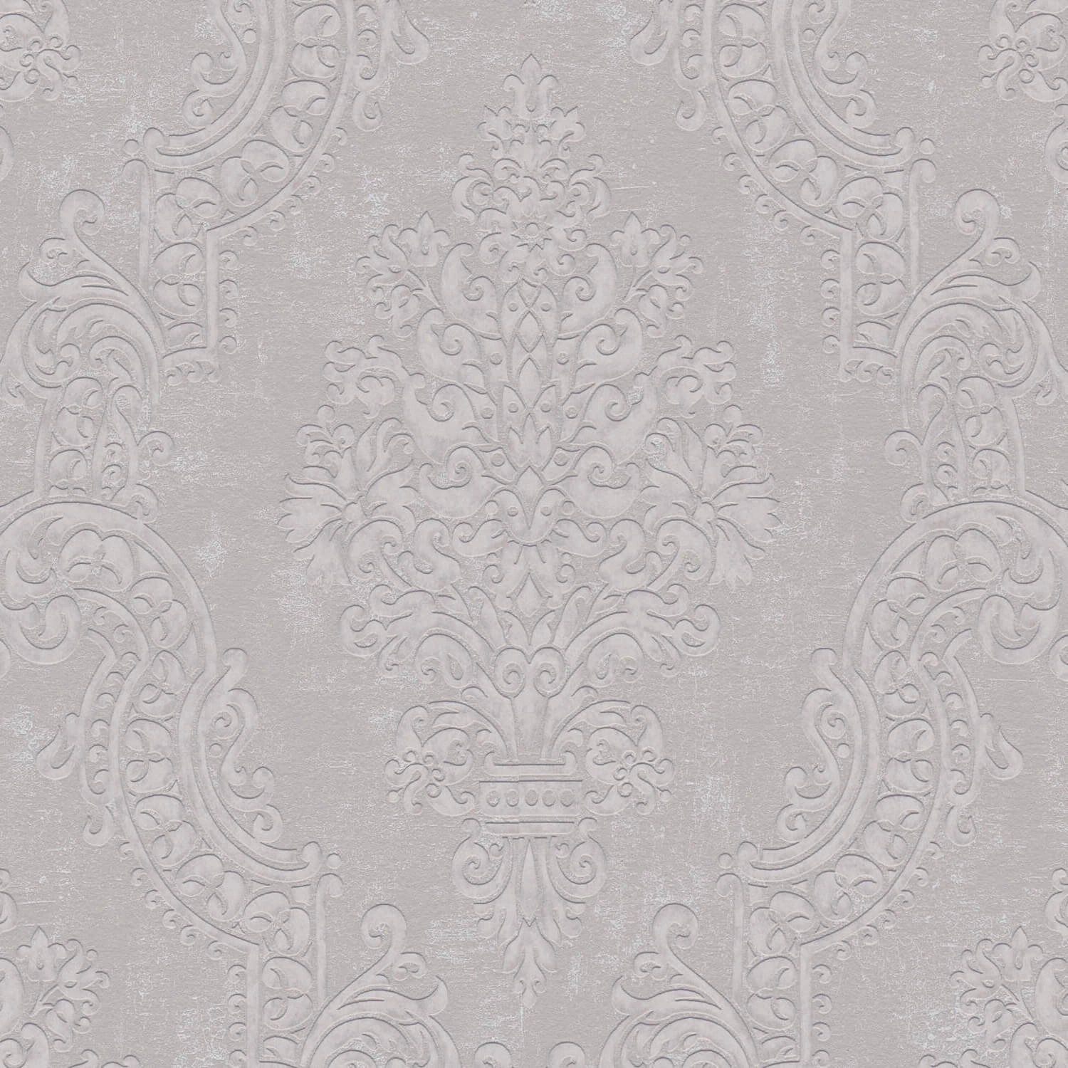 Schimmernde Barock Tapete in Beige und Grau mit Ornament Muster für Wohnräume.
