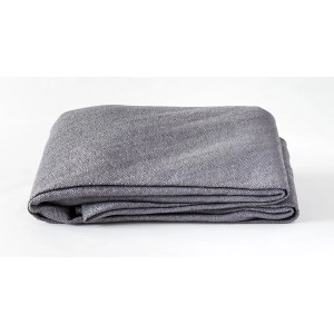 Zusammengelegtes, silbergraues Floracord Vierecksonnensegel aus HDPE, 360x360 cm.