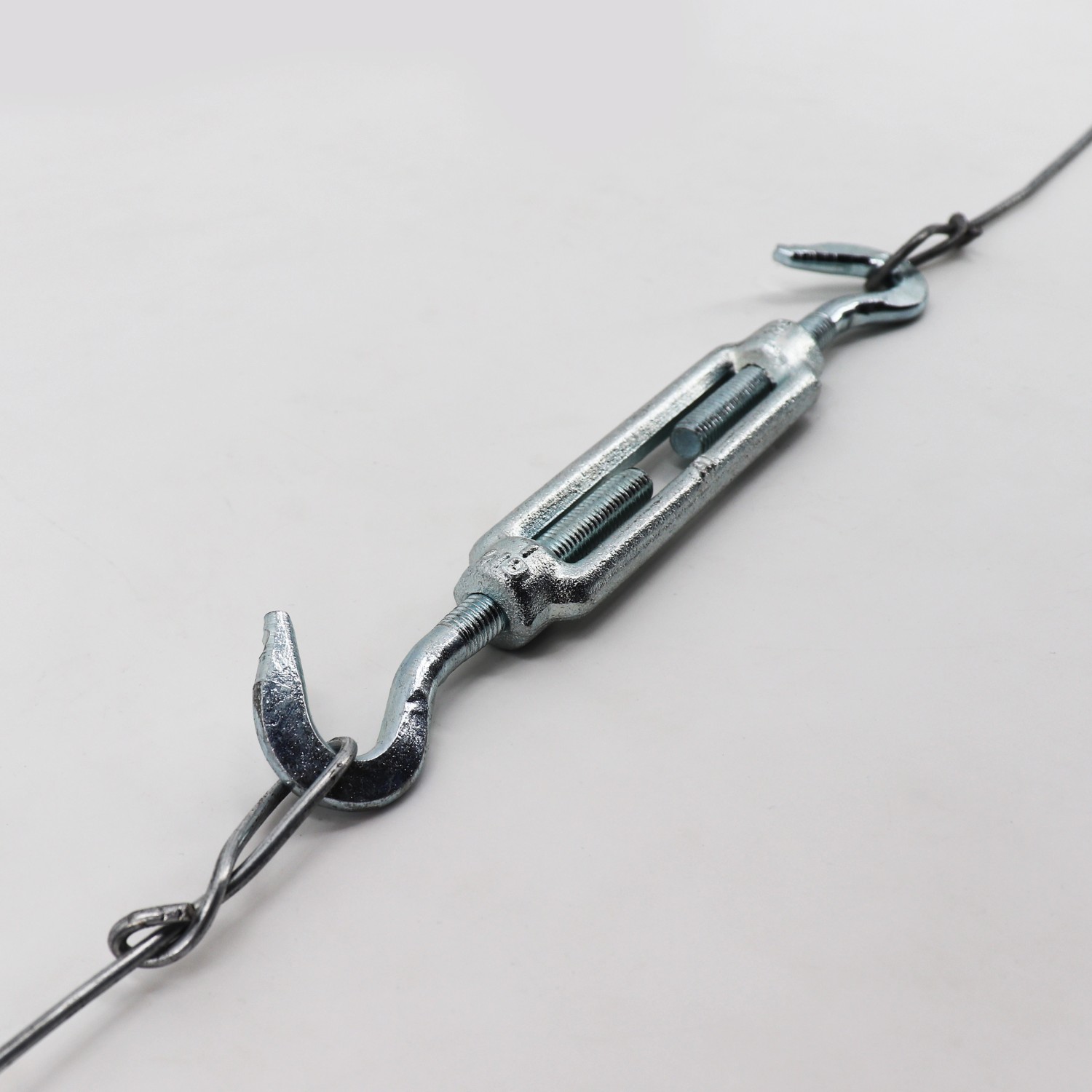 Aquagart Seilspanner mit Haken zum Spannen von Drähten für Zäune und Sichtschutz.