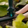 Gardena Micro-Drip: Werkzeug zum Installieren des Tropfbewässerungssystems im Gemüsebeet.