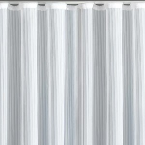 Weiße, halbtransparente Gardine Lisa mit Universalband, geeignet für Fenstervorhänge.