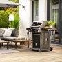 Weber Spirit E-220 Classic Gasgrill mit 2 Brennern und Seitenbrenner in Schwarz auf Terrasse.