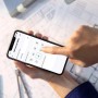 Smartphone mit Eufy Security App zur Steuerung des Alarmsystems.