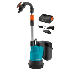 Gardena Akku-Regenfasspumpe mit Akku und Ladegerät für die Gartenbewässerung.