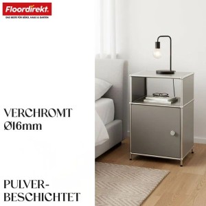 Graues Floordirekt Metallregal Concept Epure MK-040 mit 3 Ebenen, offenem Fach und Tür, verchromt, neben Bett.