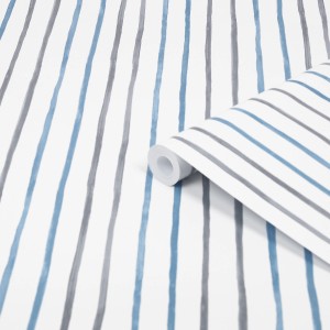 Laura Ashley Vliestapete Painterly Stripe Blue: Rolle mit blau-grauen Streifen auf weißem Grund.