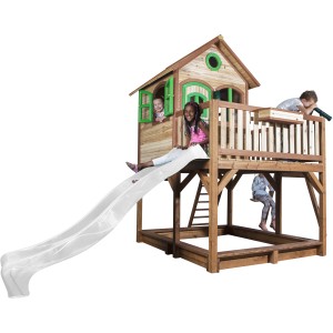 Axi Liam Spielhaus mit Doppelschaukel, Rutsche, Sandkasten und spielenden Kindern.