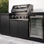 Buschbeck Outdoorküche Liverpool Schwarz mit Gasgrill, Kühlschrank und Spüle.
