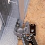 Wolfcraft Profil-Verbindungszange beim Verbinden von Metallprofilen im Trockenbau.