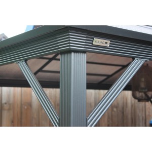 Detailansicht des anthrazitfarbenen Sojag Aluminium-Pavillons Verona mit robusten Pfosten.