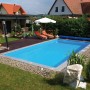 Steinbach Styropor Pool-Set Basic im Garten mit Liegen und Poolabdeckung.