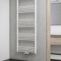 Schulter Design-Heizkörper, gerade, alpinweiß, 691 W, mit Mittenanschluss.