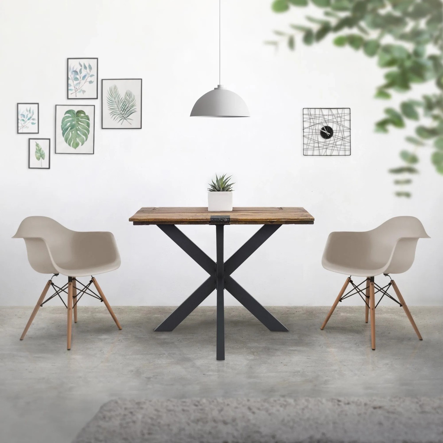 Esstisch mit schwarzem ML-Design Spider Tischgestell im X-Design. Kreuzgestell aus Metall.
