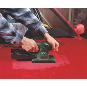 Schwingschleifer mit LUX Schleifstreifen-Set beim Lack schleifen.