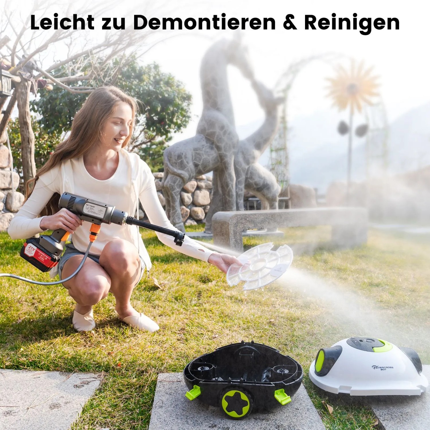 EVERCROSS BOT Y10 Poolroboter, weiße Ausführung, wird gereinigt.