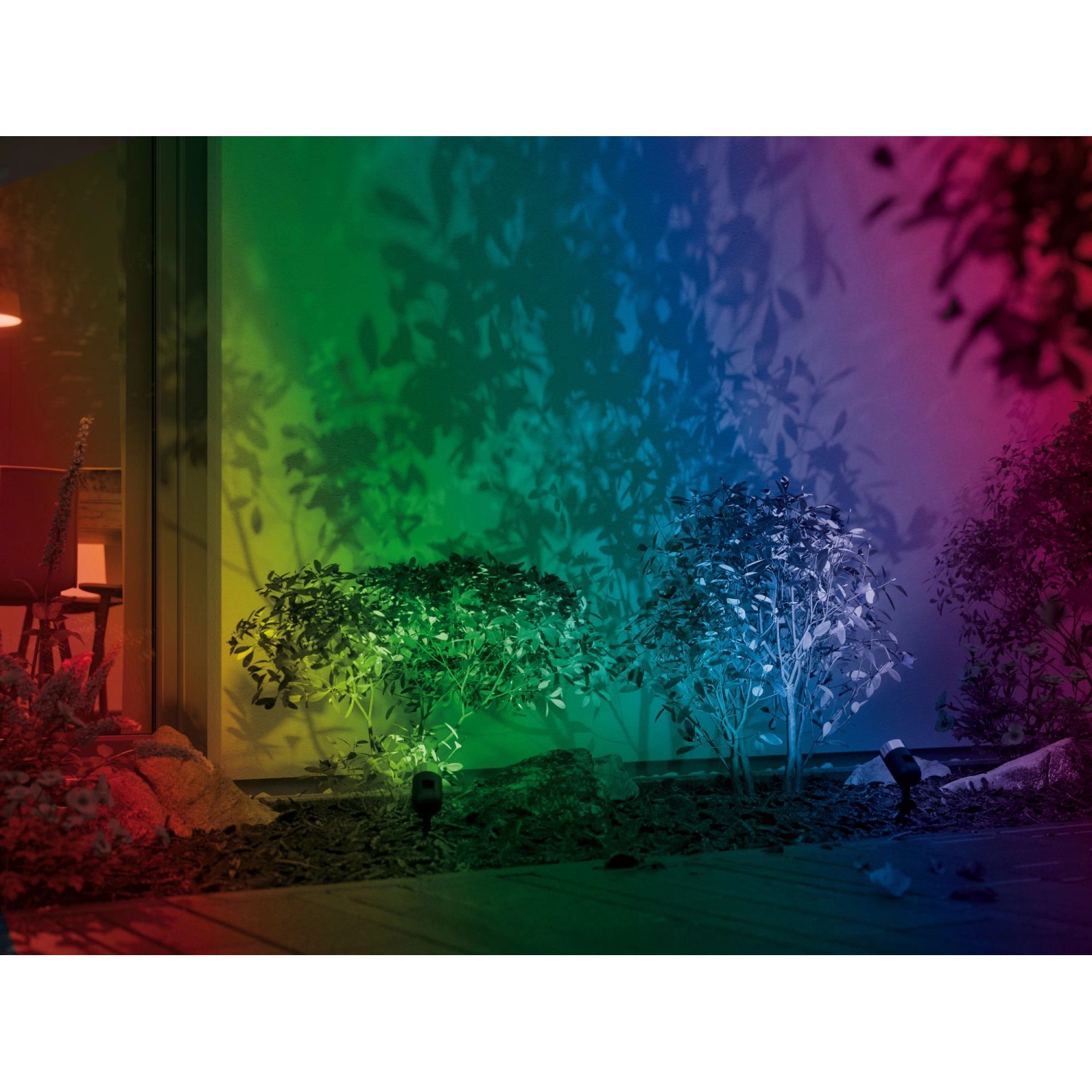 Paulmann Plug & Shine Pike Set: RGBW LED Erdspieße beleuchten Pflanzen im Garten mit farbigem Licht.