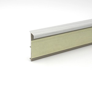 Teppicheinklebeleiste, 15x15x2500 mm, silbergrau, mit Klebeband für Teppichboden.