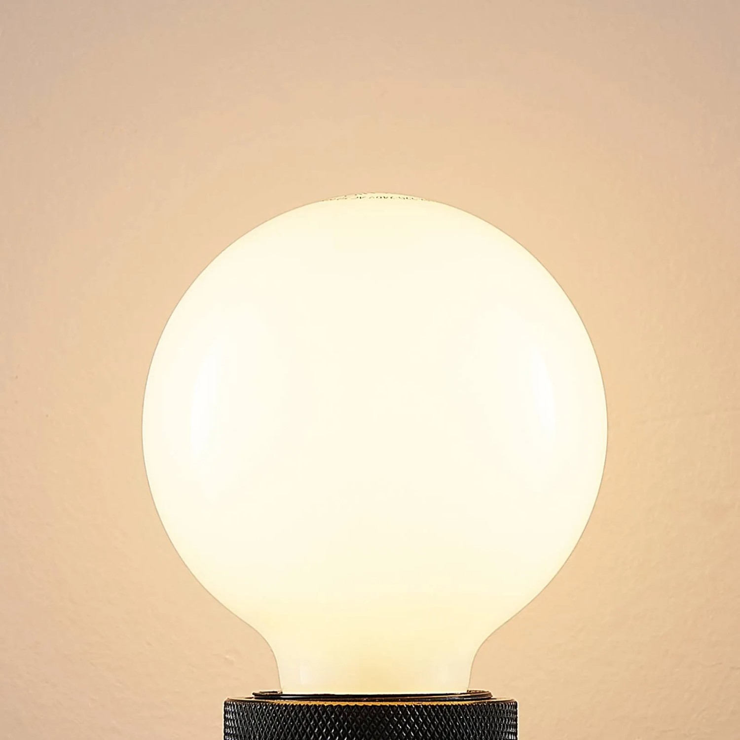 Arcchio LED E27 Lampe, 4W, aus Glas, opalweiß, warmweißes Licht.