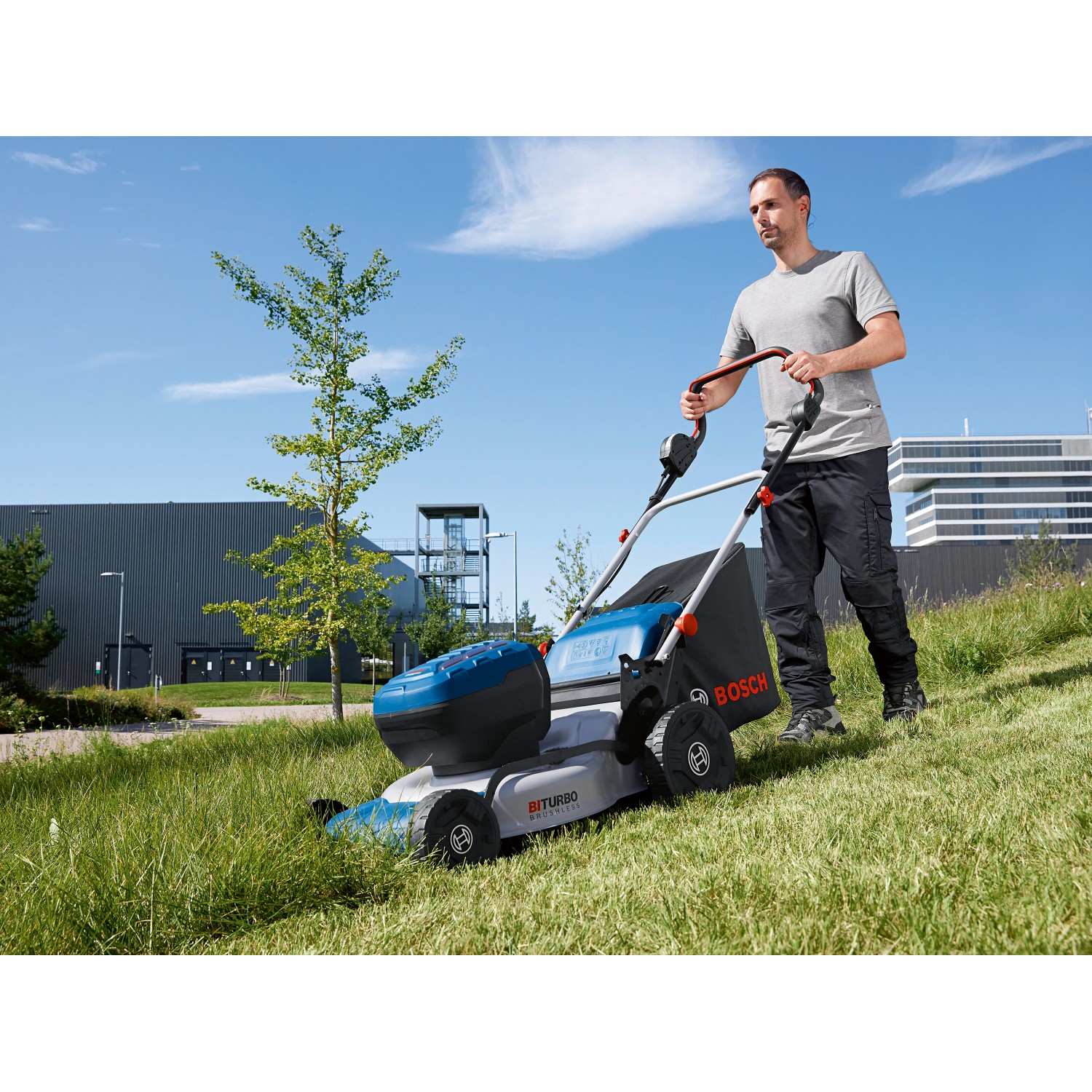 Bosch Professional AkkuRasenmäher GRA 18V246 Solo bei OBI