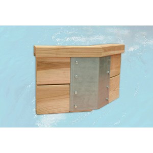 Detailansicht Ecke Weka Massivholzpool 593 B Gr.2 mit Metallverbindung.