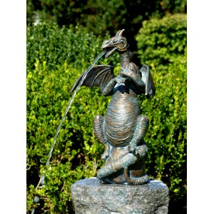 Rottenecker Brunnenkomplett-Set Drache: Gartenbrunnen mit bronzefarbener Drachenfigur auf Granitstein, Wasserfontäne.