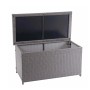 Geöffnete graue Poly-Rattan Kissenbox, 170l, ideal zur Aufbewahrung von Gartenutensilien.