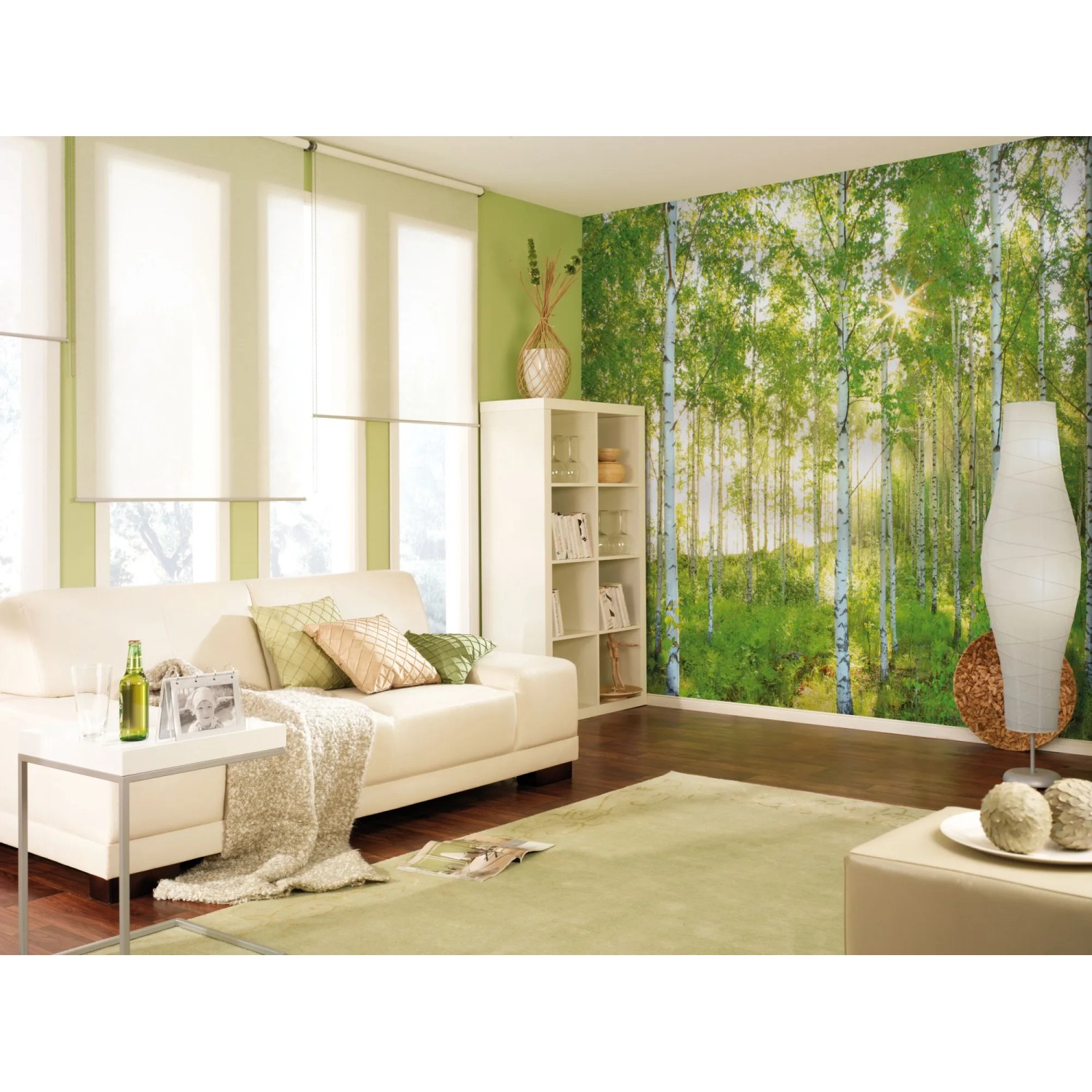 Komar Fototapete Sunday mit Birkenwald-Motiv im Wohnzimmer, 368x254 cm.