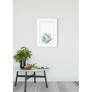 Komar Wandbild Aloe Watercolor, 50x70 cm, mit Aloe Vera Motiv im weißen Rahmen.