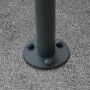 Detailaufnahme: Graues Palram-Canopia Vordach Vega Pfostenfuß auf Asphalt.