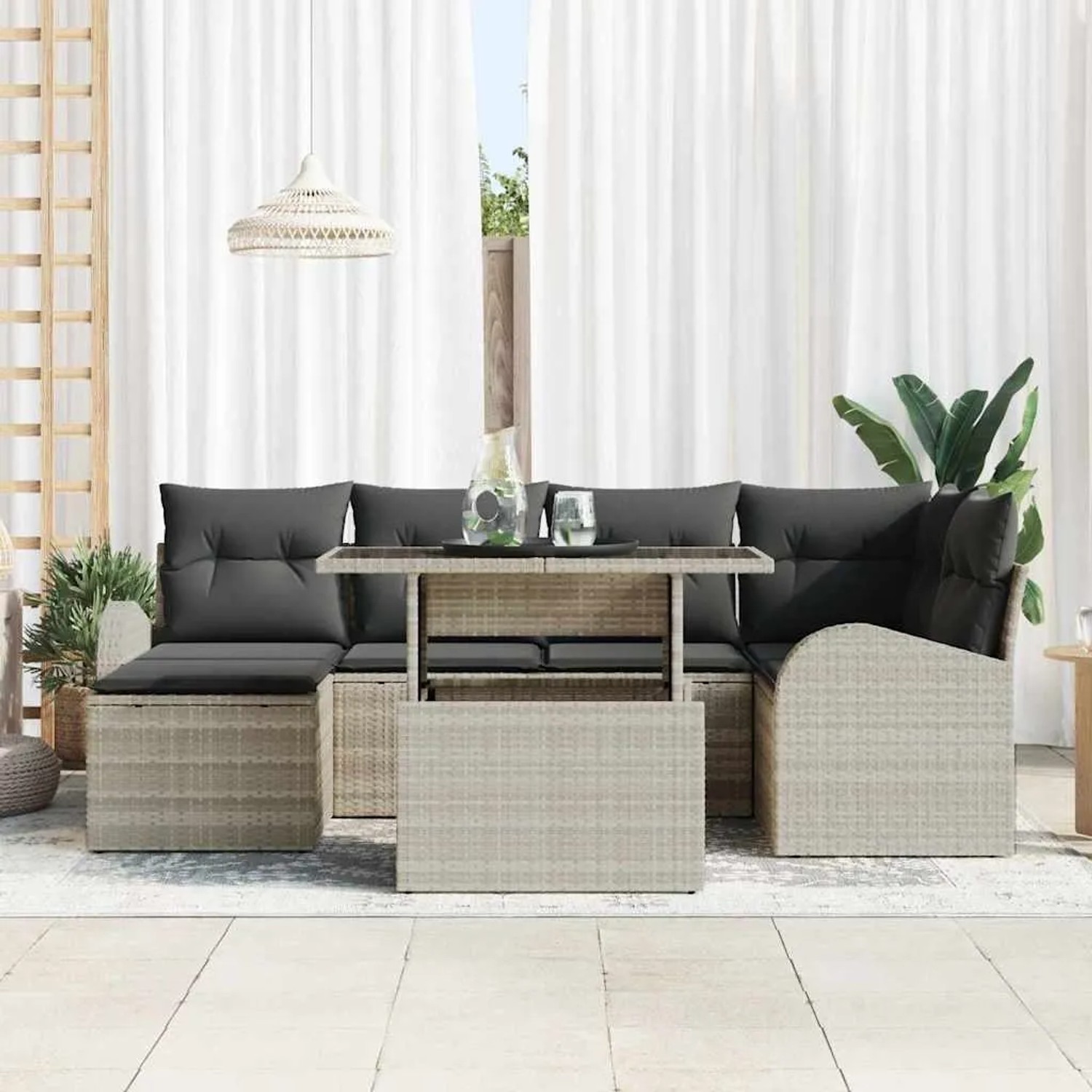 Hellgraues 7-teiliges vidaXL Garten-Sofa-Set aus Poly Rattan mit Tisch und Auflagen.
