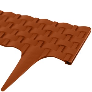 Terracotta Rasenkante aus Kunststoff in Rattanoptik mit Erdspieß. Flexible Beeteinfassung für Garten.