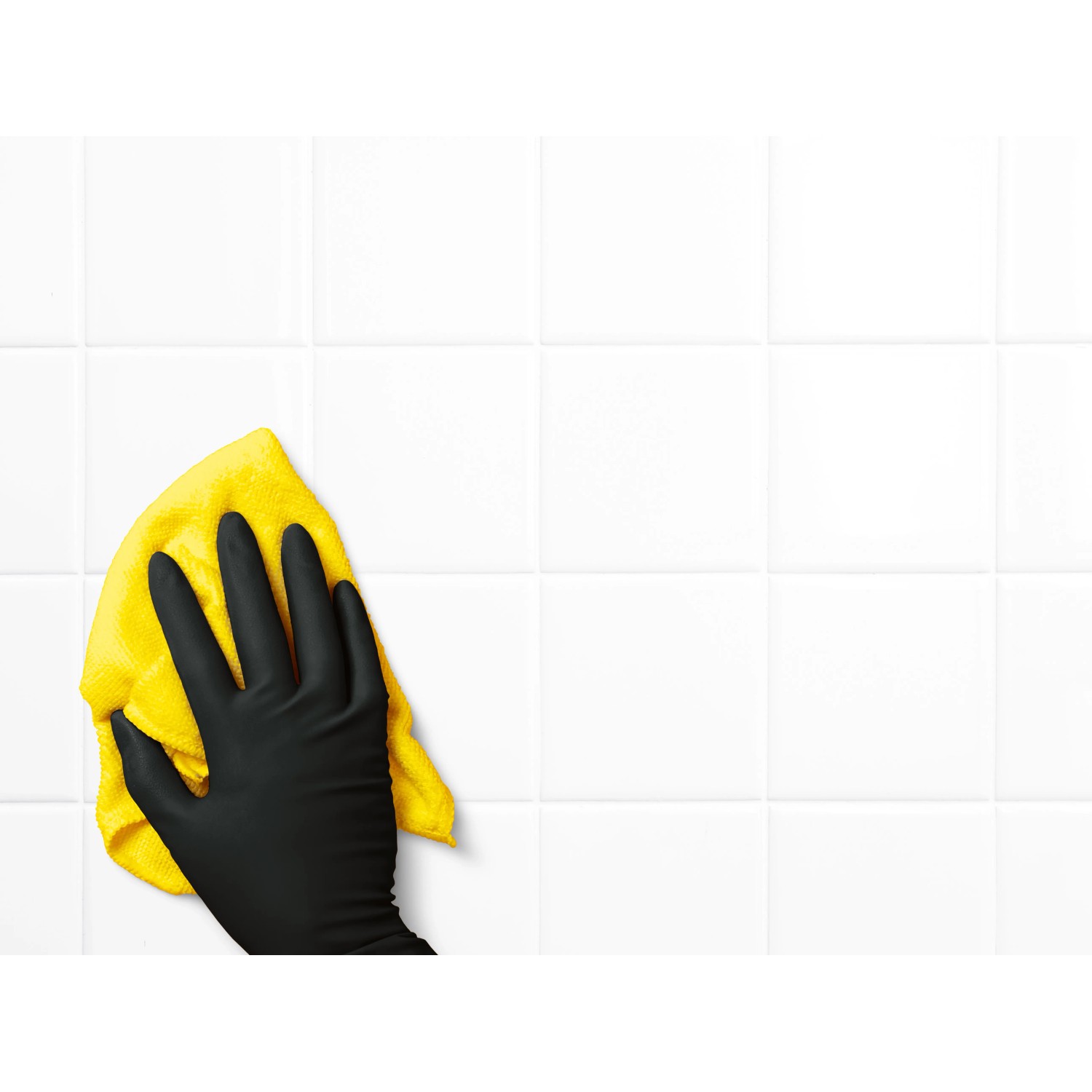 Hand mit schwarzem Einmalhandschuh (Größe L) und gelbem Tuch beim Reinigen weißer Fliesen.